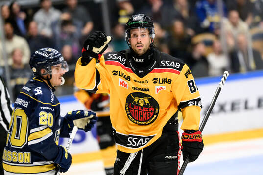 Luleås Mathias Bromé jublar