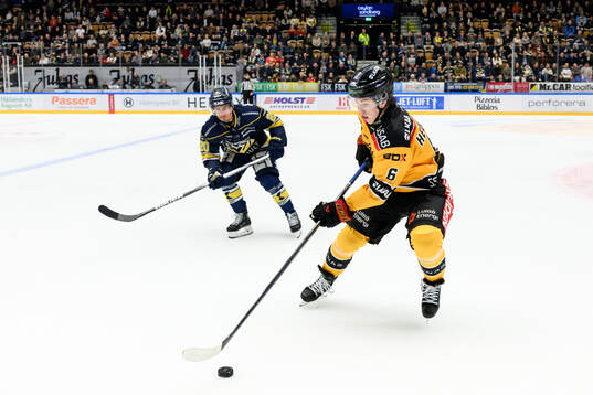 HV71s Andre Petersson och Luleås Isac Hedqvist