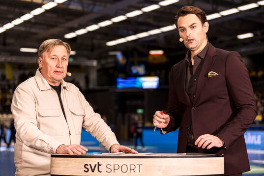 Magnus Grahn, expert, and Dusan Umicevic, host of SVT