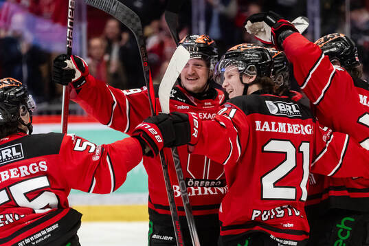Örebros Patrik Puistola jublar