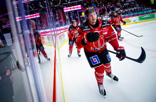 Örebros Gustav Backström jublar vid 2-0