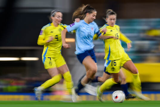 Kosovare Asllani and Filippa Angeldahl of Sweden against