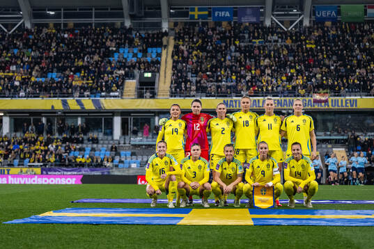 Johanna Rytting Kaneryd, goalkeeper Jennifer Falk, Jonna