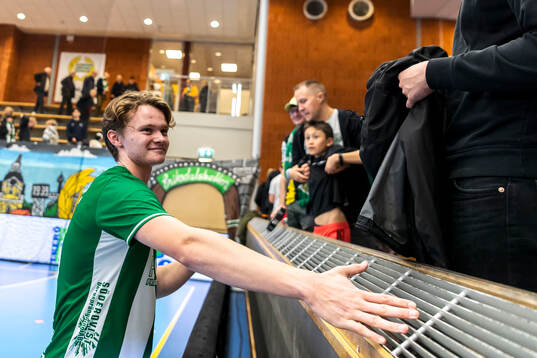 Hammarbys Theo Deurell jublar
