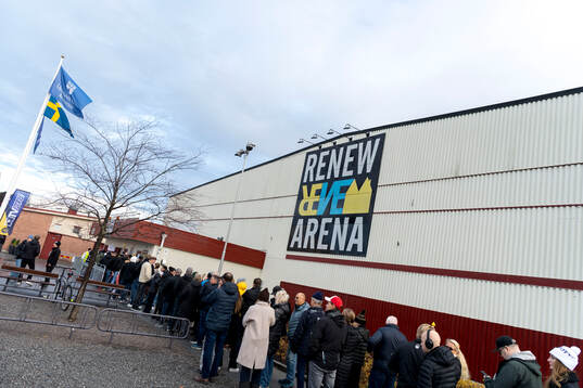 Kö utanför Renew Arena