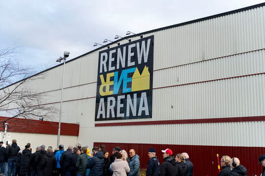 Kö utanför Renew Arena