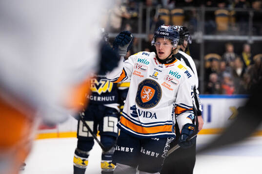 Växjös Karl Henriksson jublar