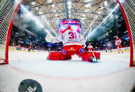 Timrås målvakt Tim Juel släpper in 1-3 pucken