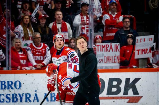 Timrås Jonathan Dahlén leds av skadad