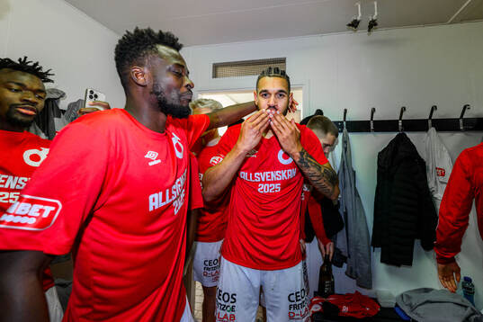 Degerfors Bernardo Gil Coutinho Morgado  jublar över