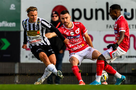 Landskronas Vincent Sundberg och Degerfors Carlos Moros