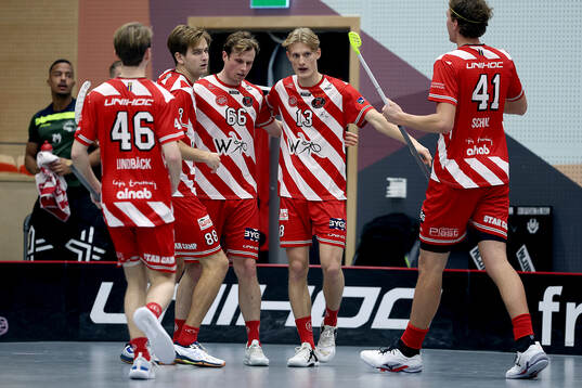 Pixbos Linus Nestorsson, Felix Lanver och Arvid Äse jublar