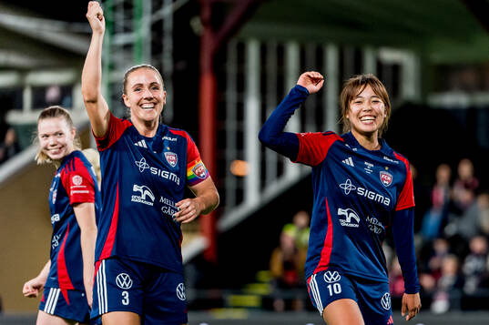 Rosengårds Gudrun Arnardottir och Momoko Tanikawa jublar