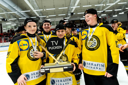 Västergötlands Moa Karlsson, Milla Hallsten och Junie