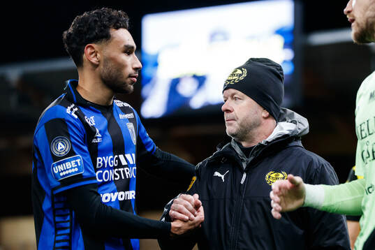Sirius Joakim Persson och Mjällbys tränare Anders