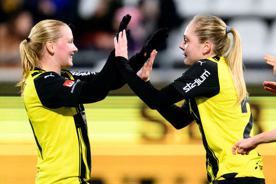 Häckens Johanna Fossdalsá Sørensen och Alice Bergström