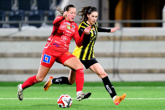 KIF Örebros Áslaug Dora Sigurbjörnsdottir och Häckens