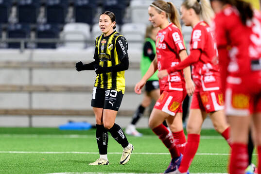 Häckens Tabby Tindell jublar