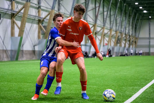IFK Göteborgs Noa Lindén och Midtjyllands Magne Kristensen