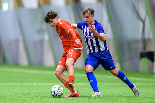 Midtjyllands Benjamin Mujkanovic och IFK Göteborgs Leo