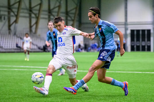 Vålerengas Nikola Udovidic och Djurgårdens Kevin Tadayon