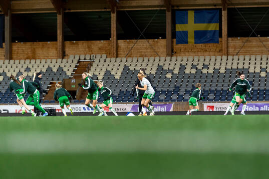 Hammarbys spelare värmer upp