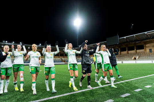 Hammarbys Emilie Joramo, Ellen Wangerheim och målvakt Moa