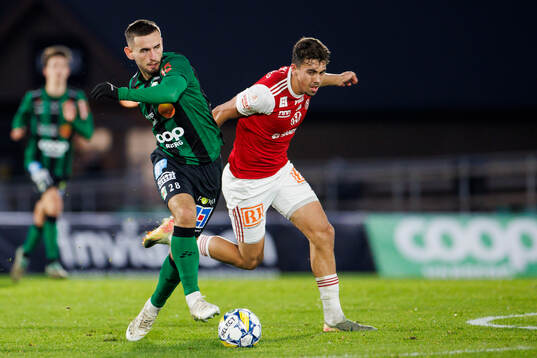 Sandvikens IFs Liam Vabö och Varbergs Erion Sadiku