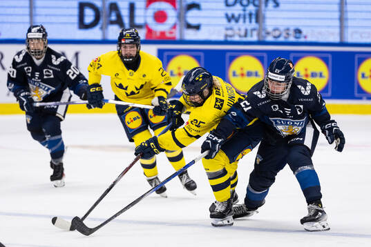 Lina Ljungblom of Sweden and Lisette Täks of Finland