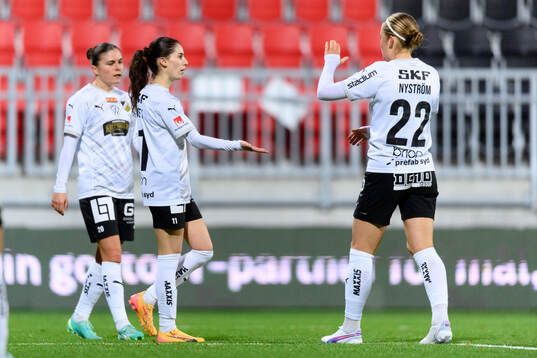 Häckens Clarissa Larisey jublar