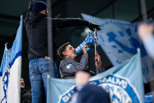 Malmö FFs Søren Rieks jublar med supportrarna
