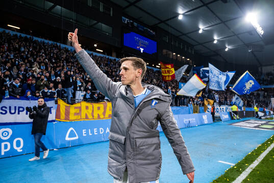 Malmö FFs Søren Rieks tackar publiken