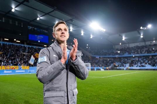 Malmö FFs Søren Rieks tackar publiken