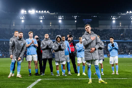 Malmö FFs Søren Rieks tackar publiken