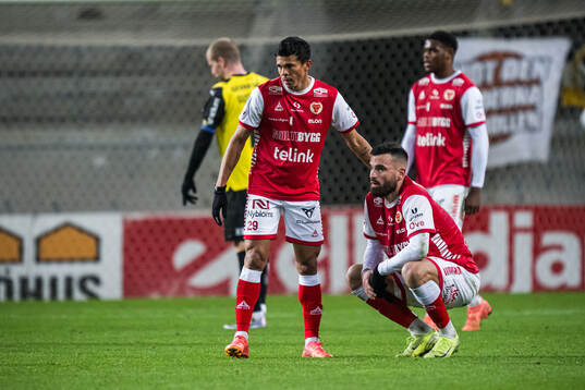 Kalmars Romario Pereira Sipiao och Dino Islamovic deppar