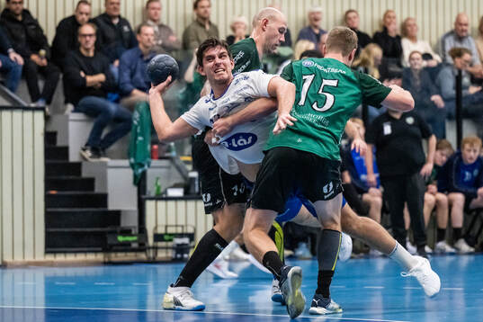 Önnereds Andreas Nilsson och Anton Blickhammar försvarar