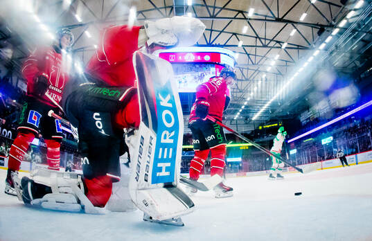 Örebros Patrik Puistola, målvakt Jonas Arntzen och Robin