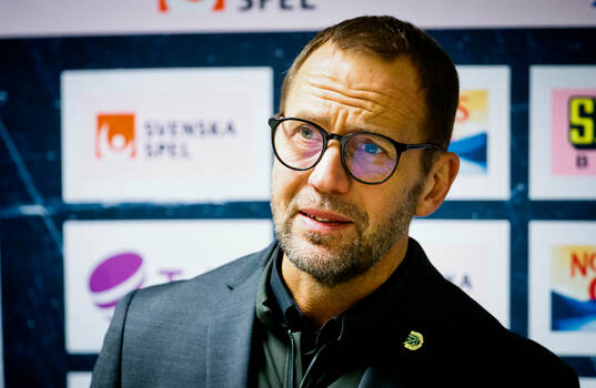 Rögles tränare Roger Hansson på presskonferensen