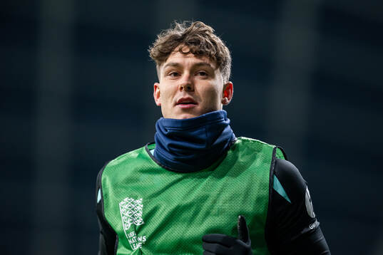 Jørgen Strand Larsen of Norway warms up