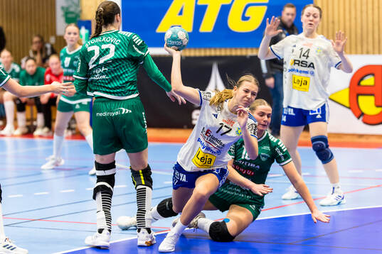 Ystads IFs Ebba Börjesson ordnar en straff