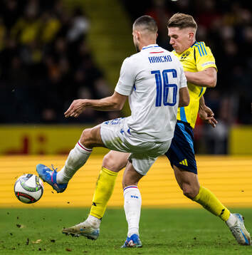David Hancko of Slovakia and Viktor Gyökeres of Sweden