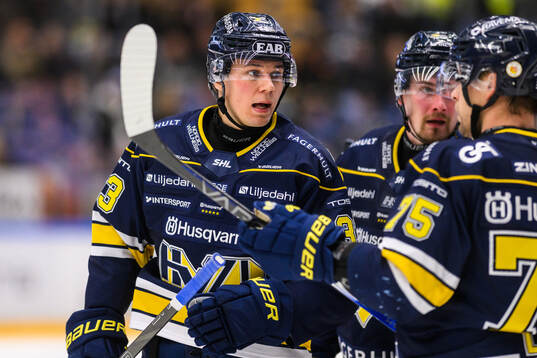HV71s Måns Lindbäck deppar