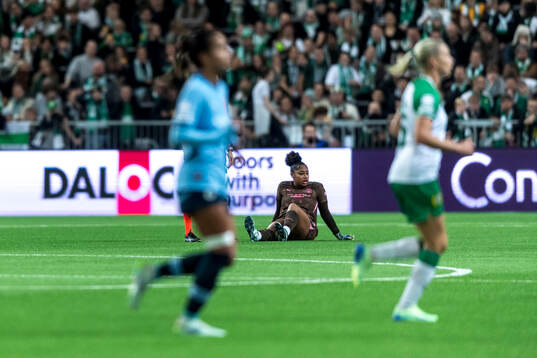 Goalkeeper Khiara Keating of Manchester City is in pain