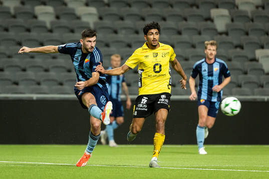 Djurgårdens Besard Sabovic och Elfsborgs Ahmed Qasem