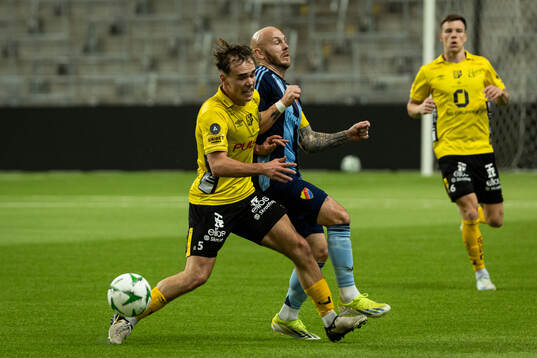 Elfsborgs Frode Aronsson och Djurgårdens Magnus Eriksson