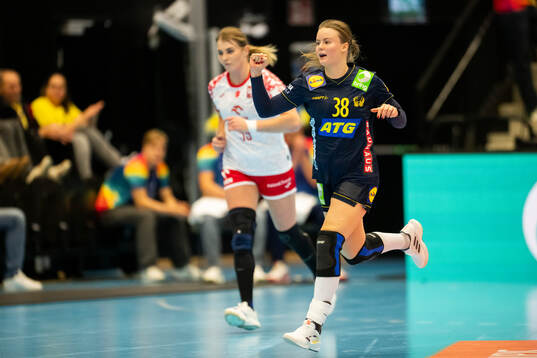 Elin Hansson of Sweden celebrates
