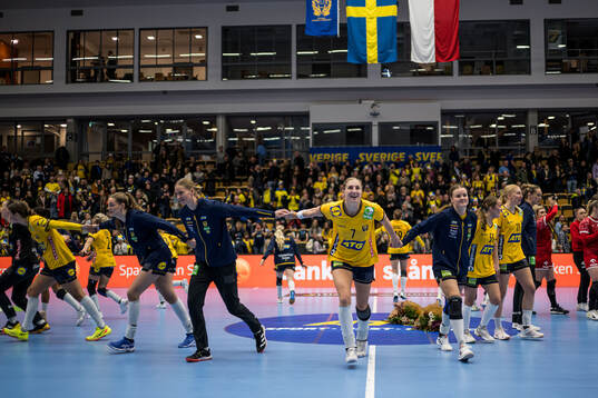 Kristin Thorleifsdottir, Johanna Bundsen, Linn Blohm and