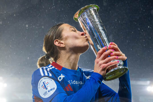 Mimmi Löfwenius Veum of Vålerenga celebrates with the