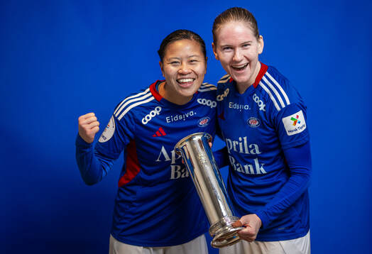 Ylinn Tennebø and Linn Victoria Vickius of Vålerenga pose