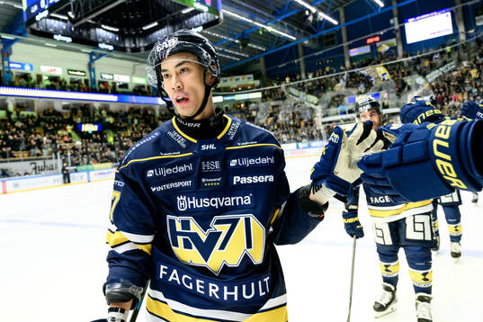 HV71s Jonathan Ang jublar